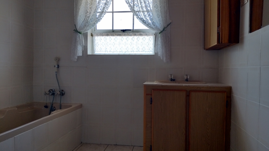 4 Bedroom Property for Sale in Fraaiuitsig Western Cape